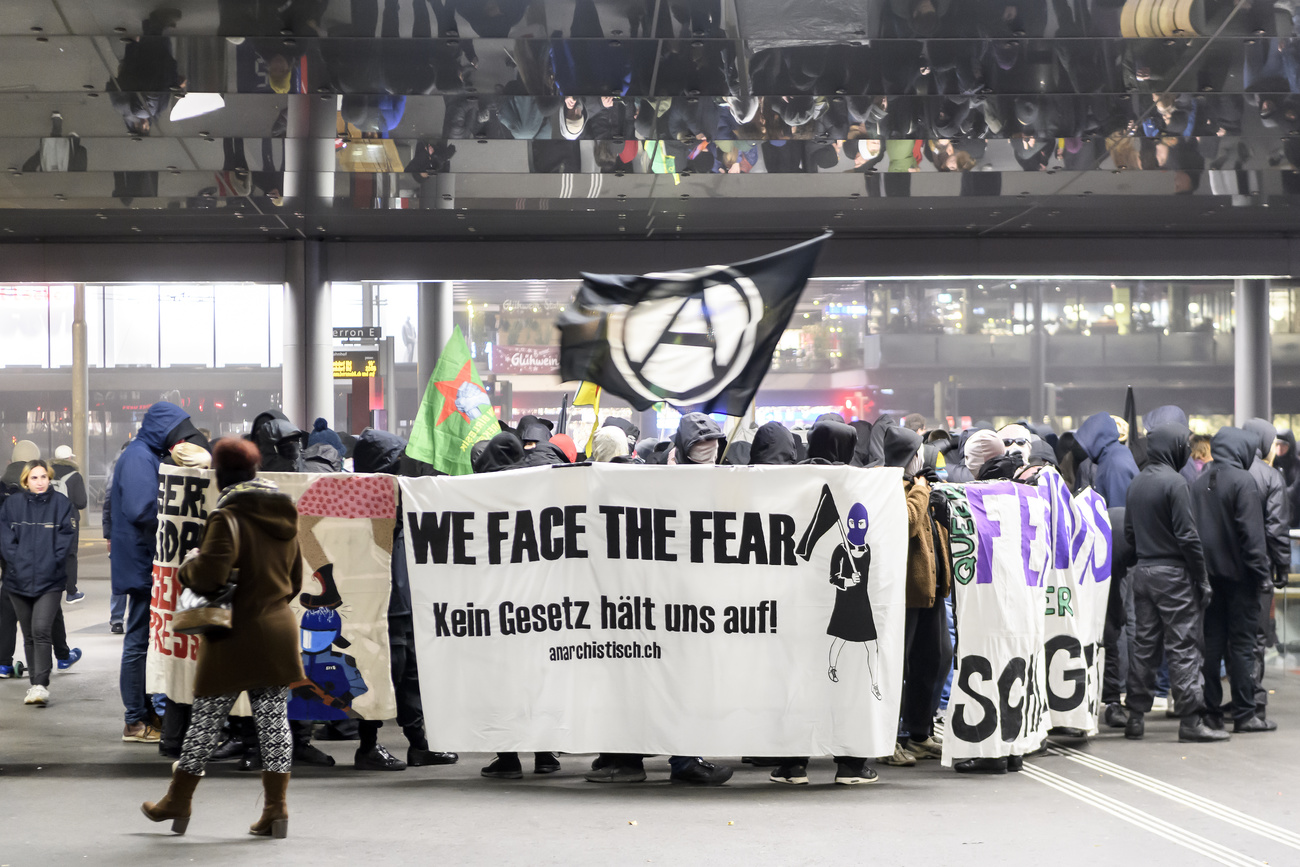 Une manifestation anarchiste à Berne