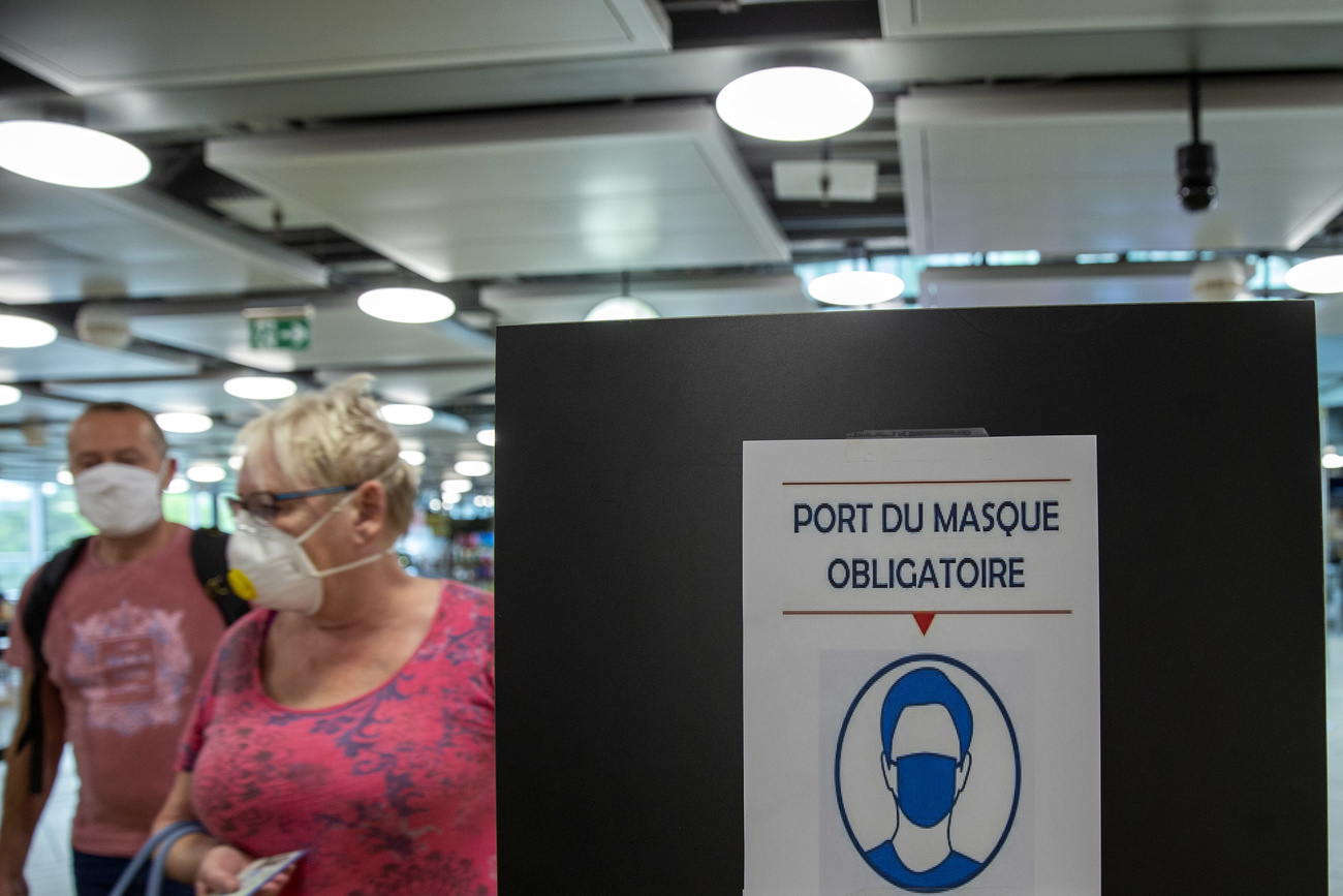 gens avec masques