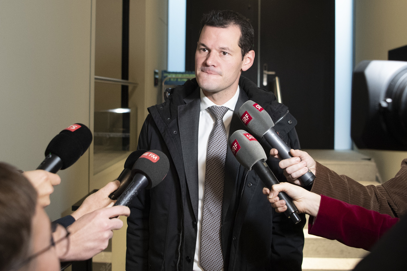 Pierre Maudet surrounded by journalists