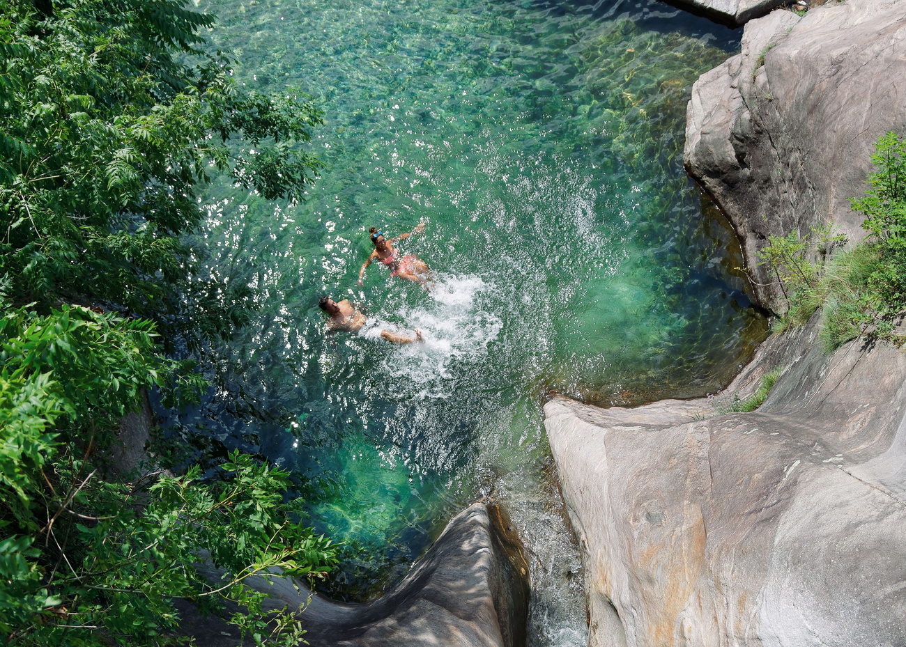 Les eaux turquoise du Val Verzasca, au Tessin.