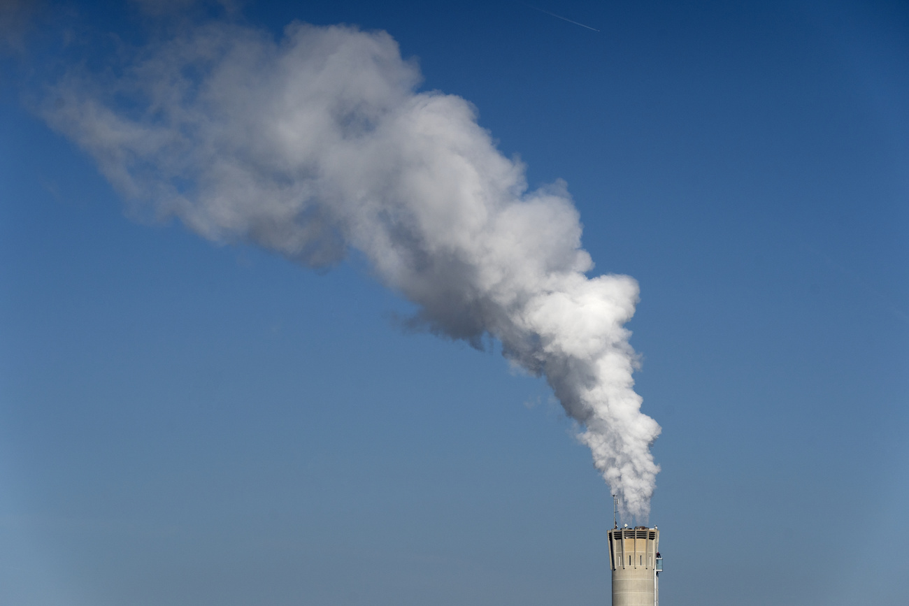 Fumée sortant d une cheminée industrielle