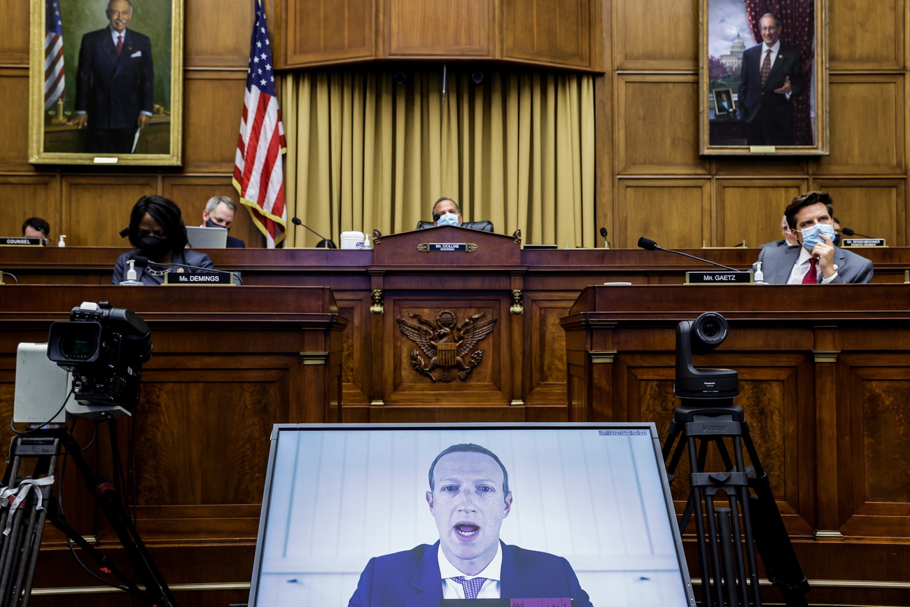 Zuckerberg collegato in videoconferenza con la Camera dei rappresentanti USA