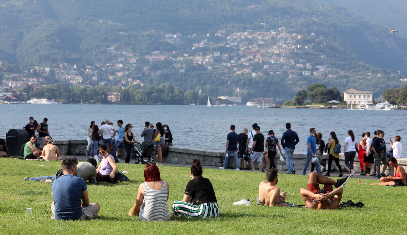 Villeggianti sulle rive del lago di Como