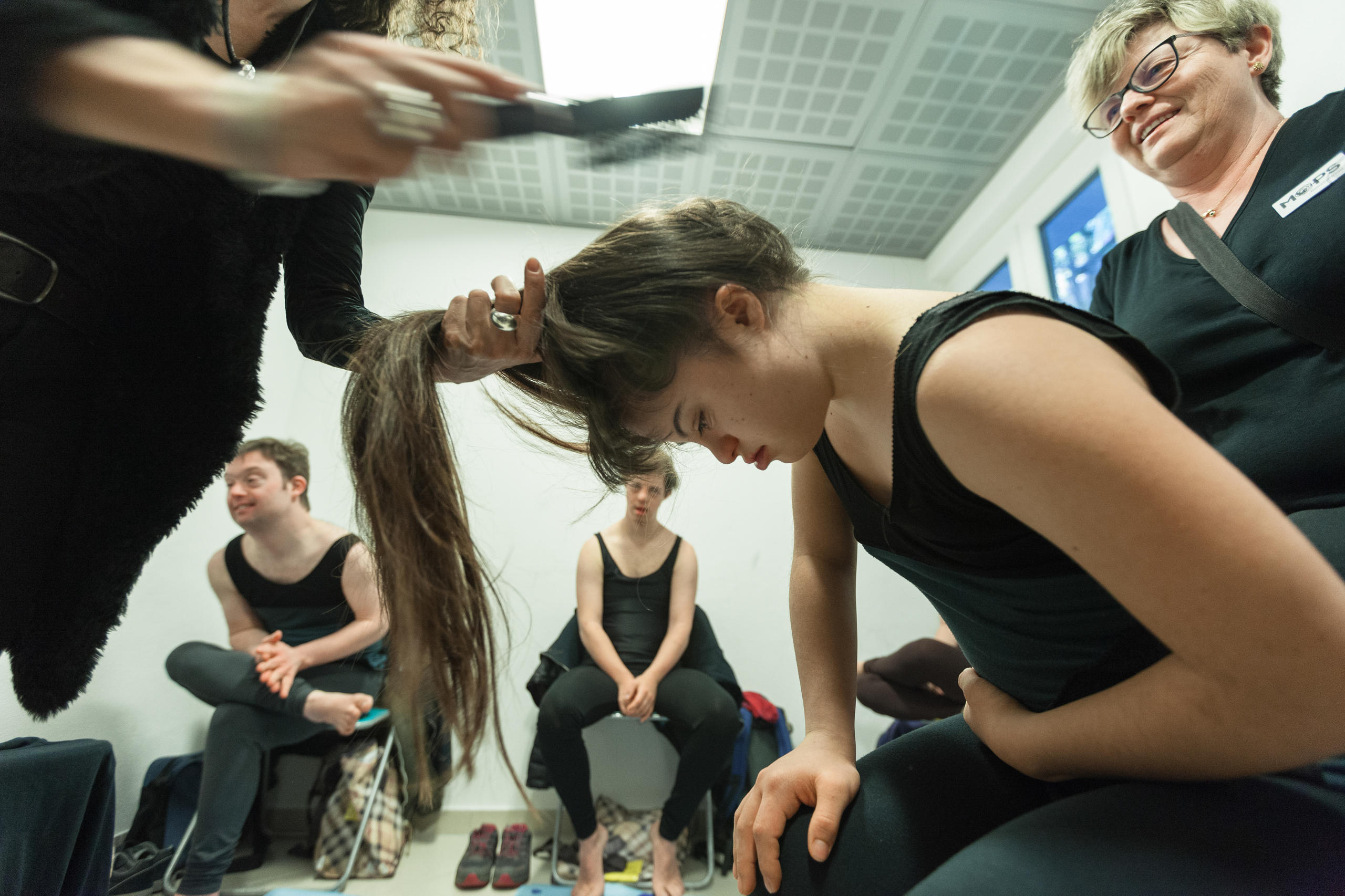 faire ses cheveux dans le vestiaire