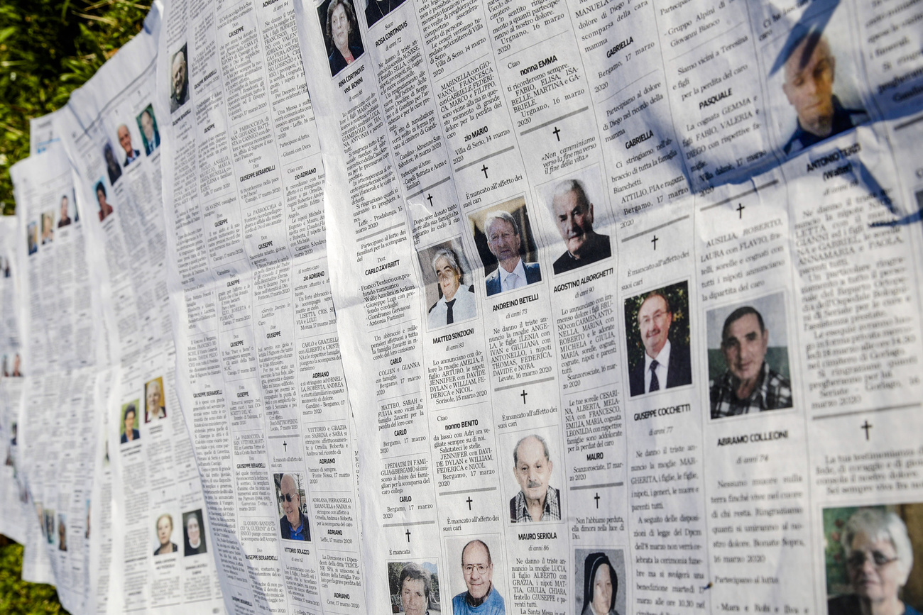annunci funebri su un giornale