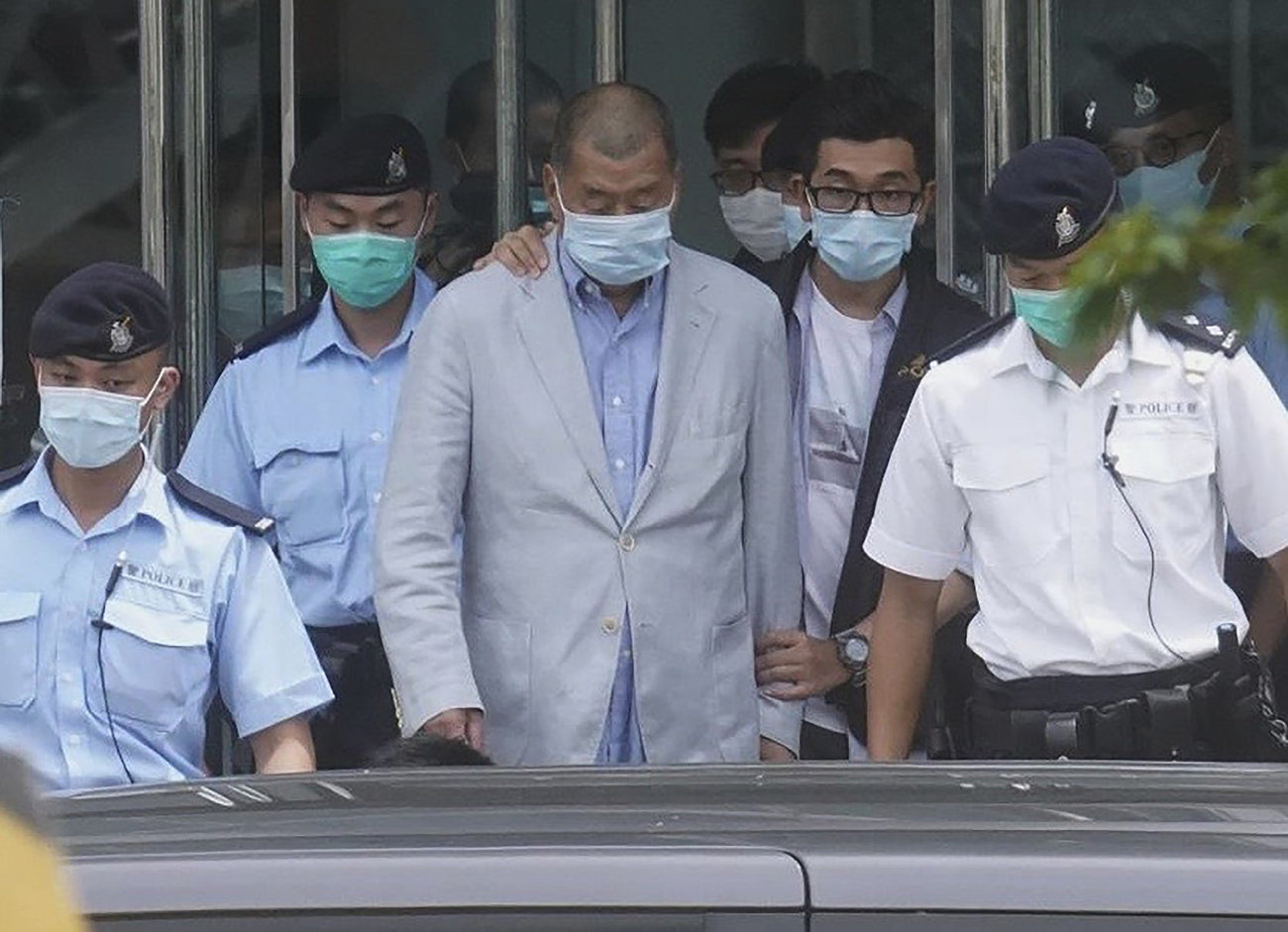 Jimmy Lai durante il suo arresto.