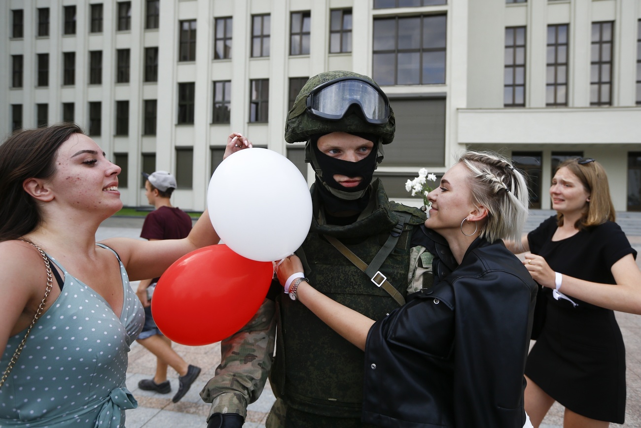 soldier being kissed by women