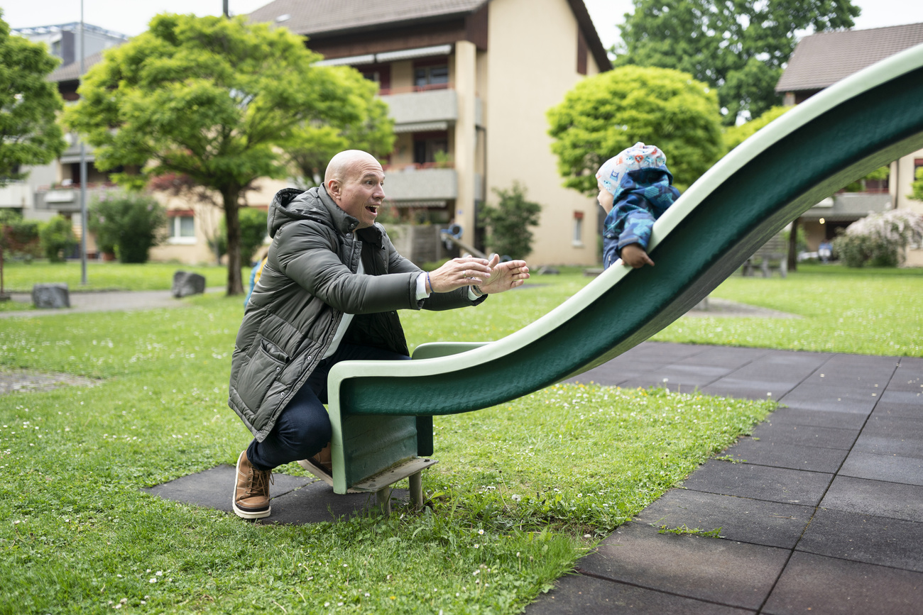 père avec son enfant