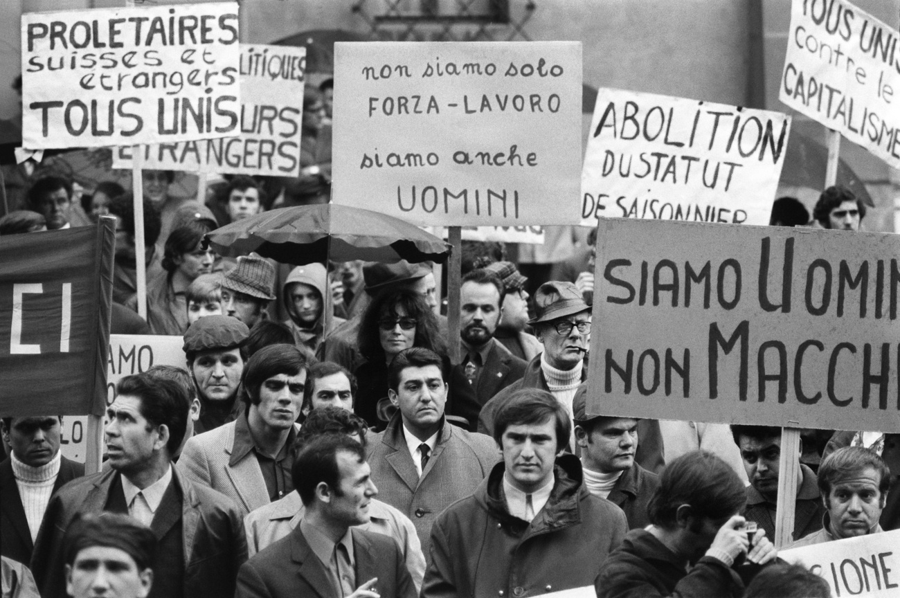 gruppo di persone manifesta