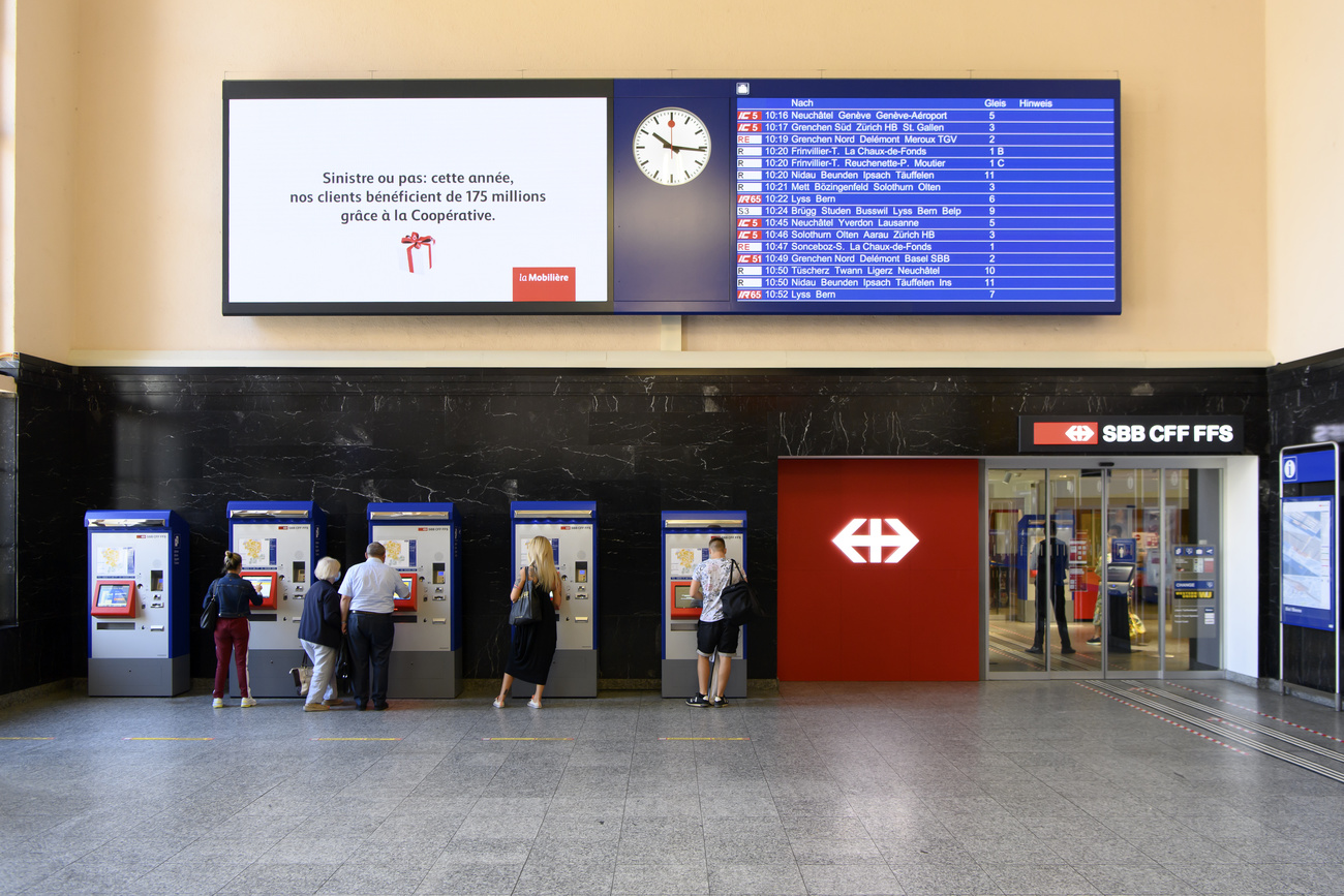 L atrio della stazione ferroviaria di Bienne