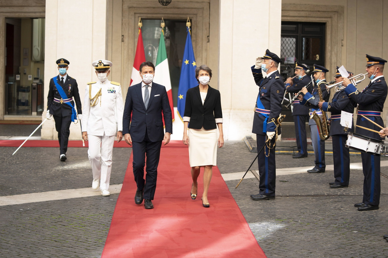Conte and Sommaruga masked, on red carpet