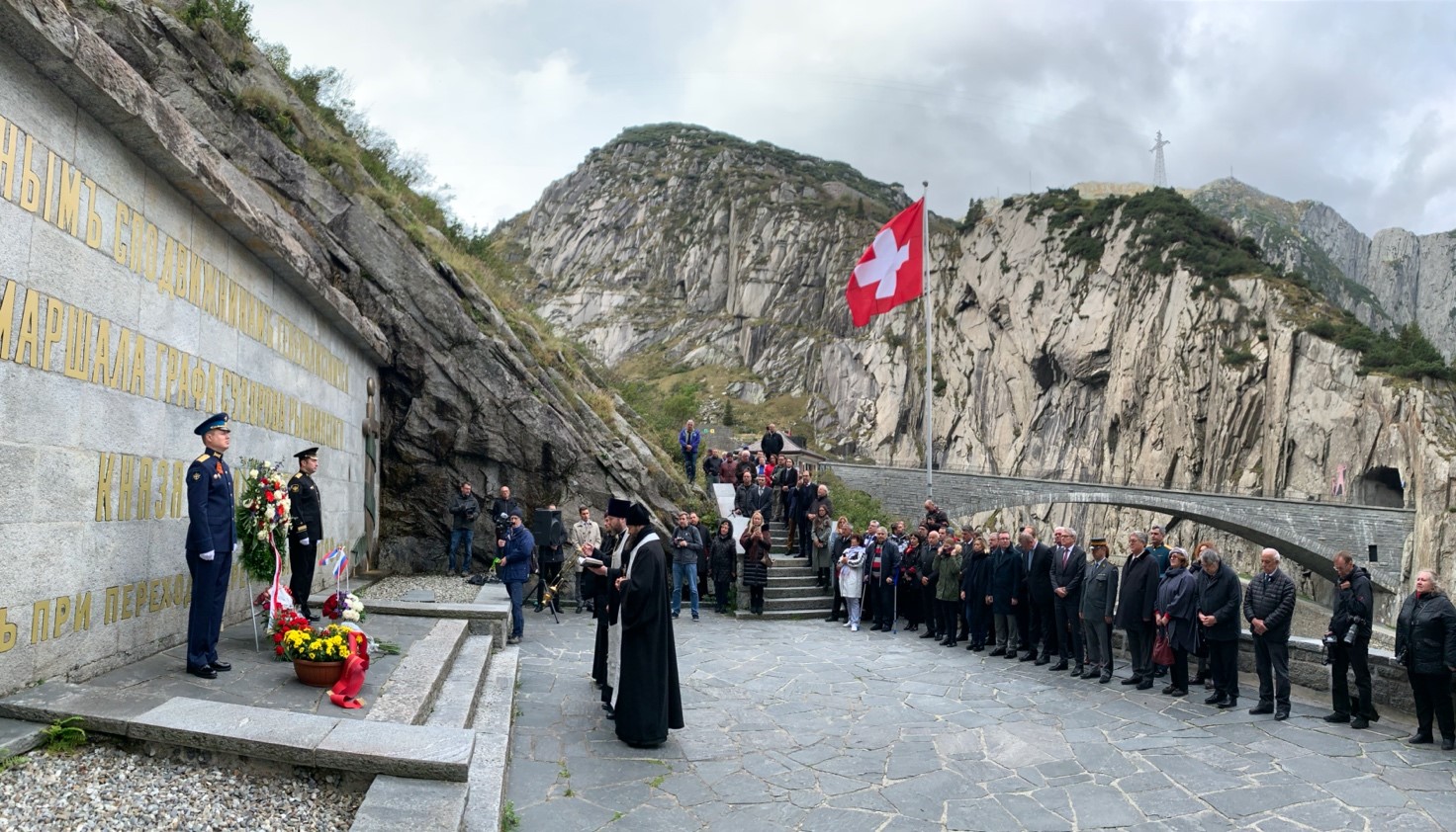 Суворовские торжества у Альпийского креста в ущелье Шолленен