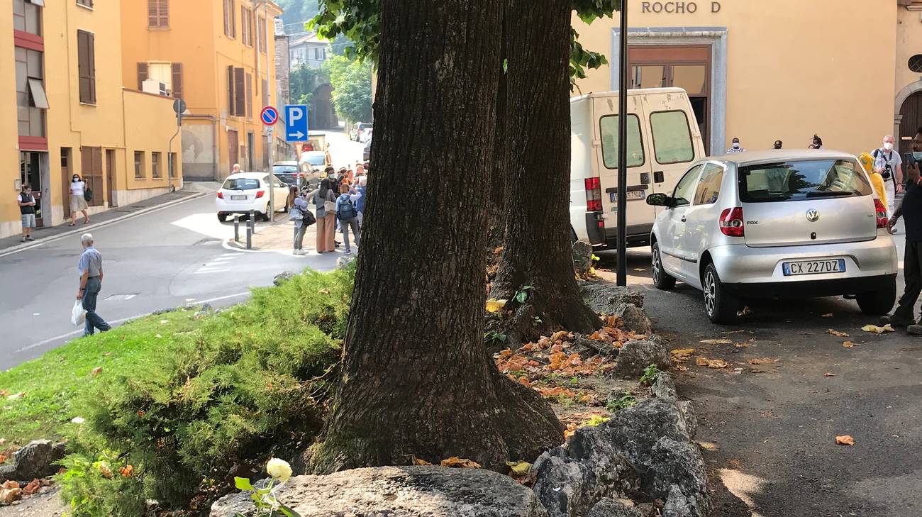 piazza con persone