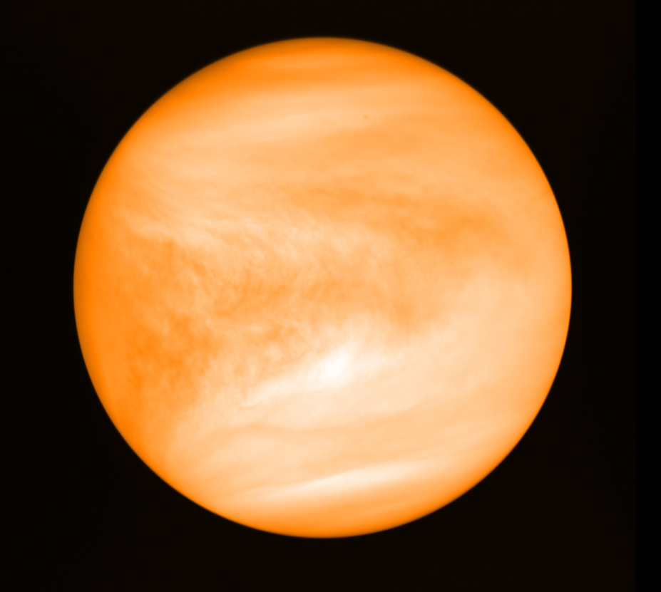 Il pianeta Venere, leggermente rossastro