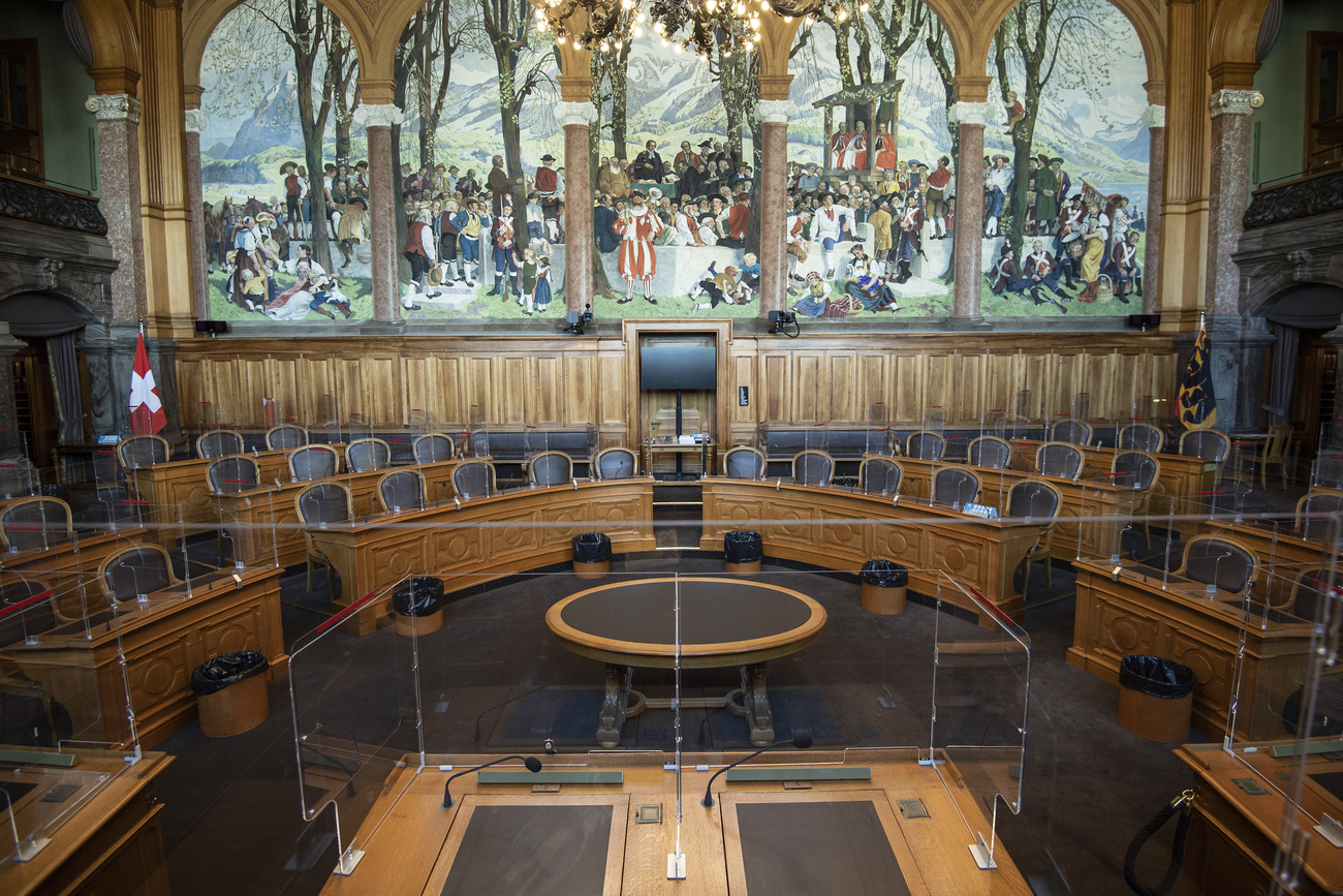 sala del consiglio degli stati con plexiglas