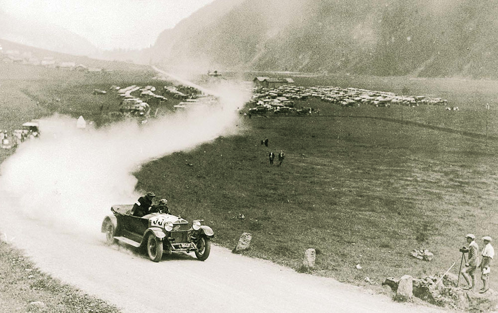 Auto in der Kurve