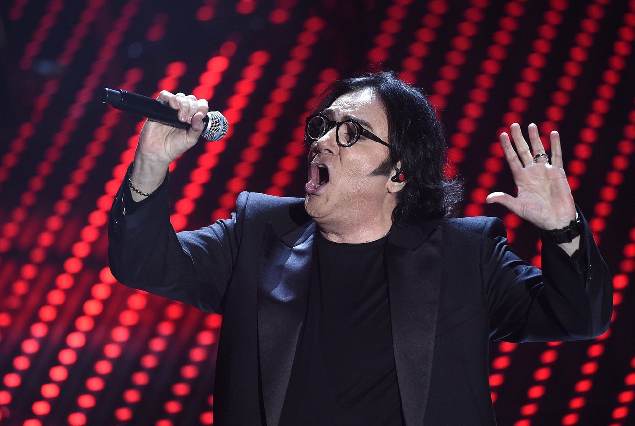 Renato Zero sul palcoscenico di Sanremo nel 2016