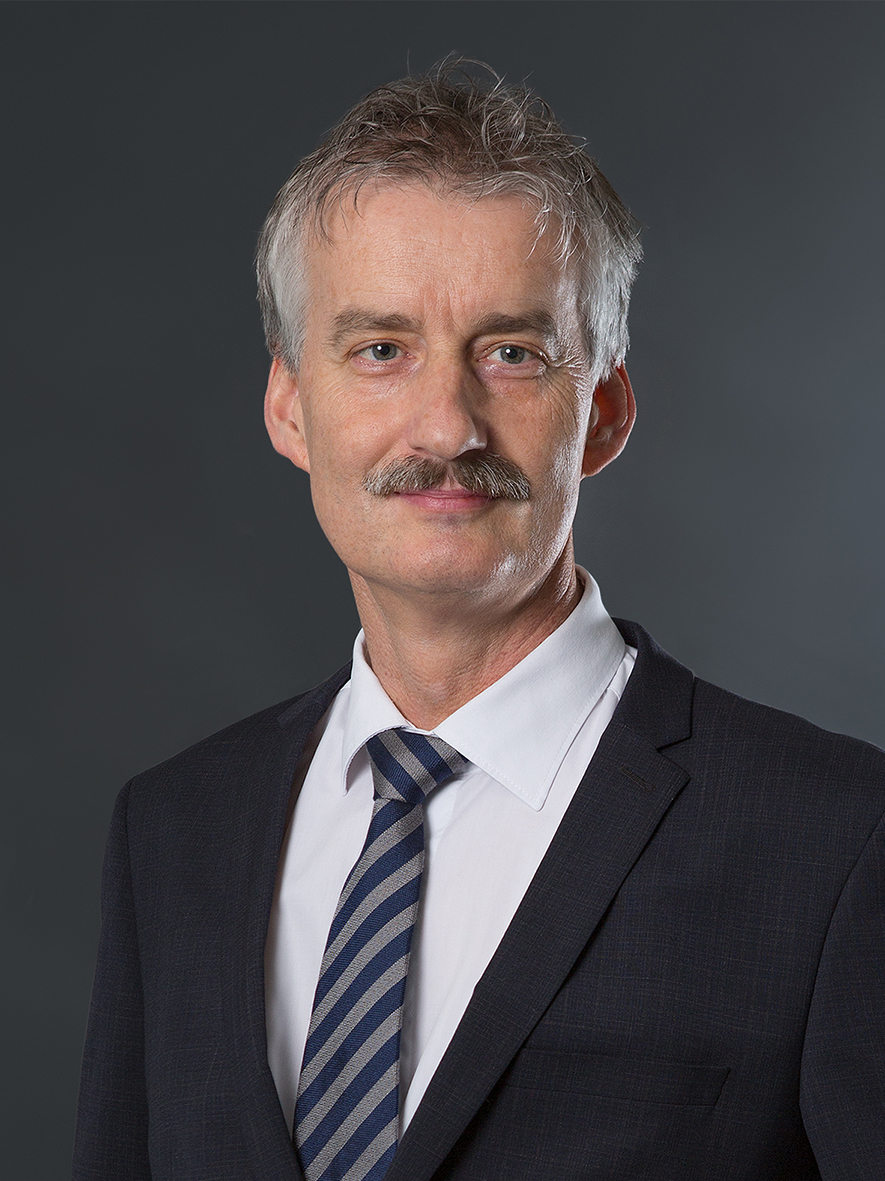 Portrait d un homme moustachu