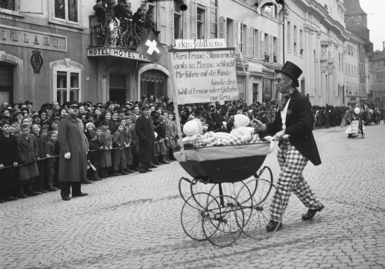 Fasnächtler protestiert 1939 gegen das Frauenstimmrecht
