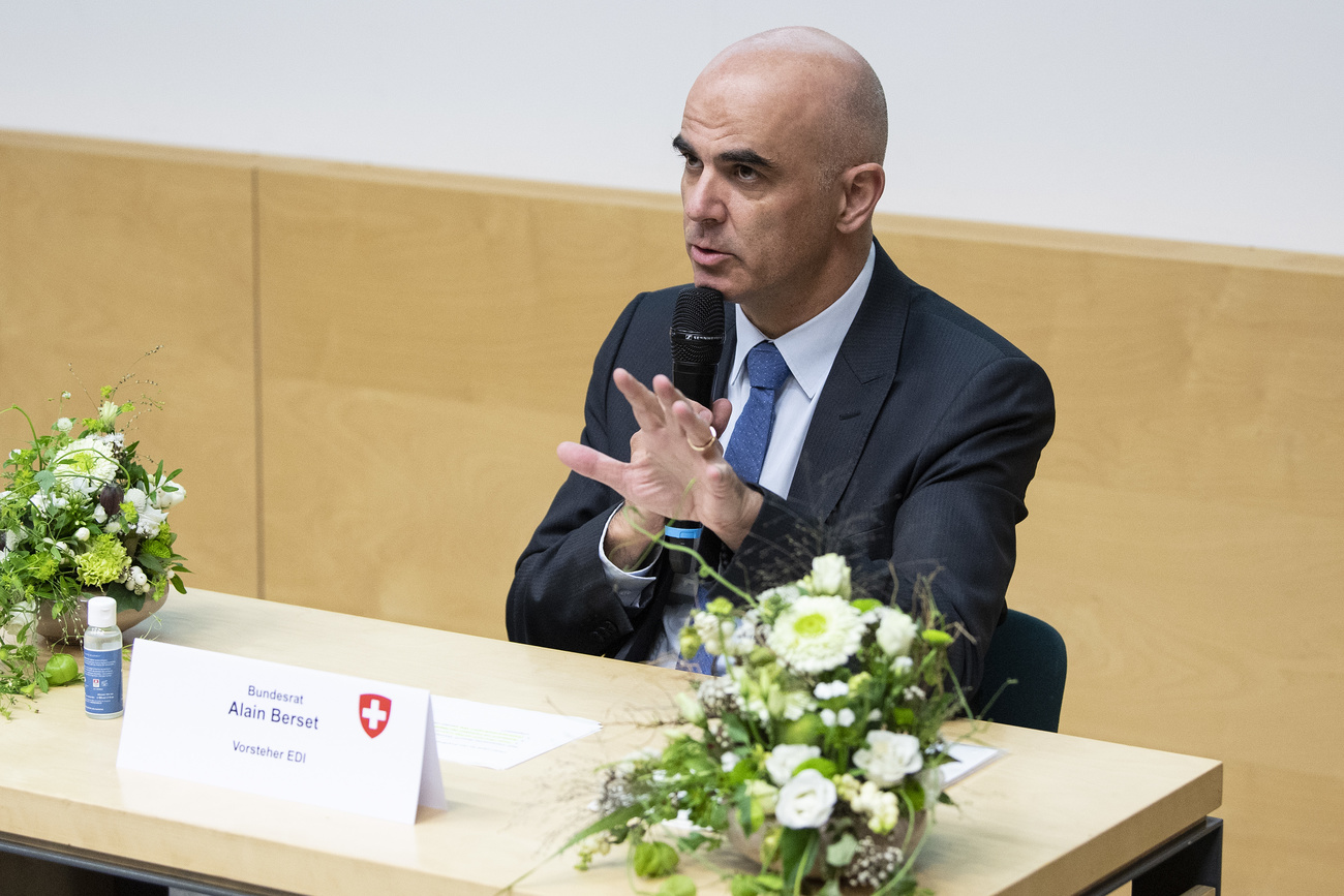 Alain Berset alla conferenza stampa indetta all ospedale cantonale di San Gallo