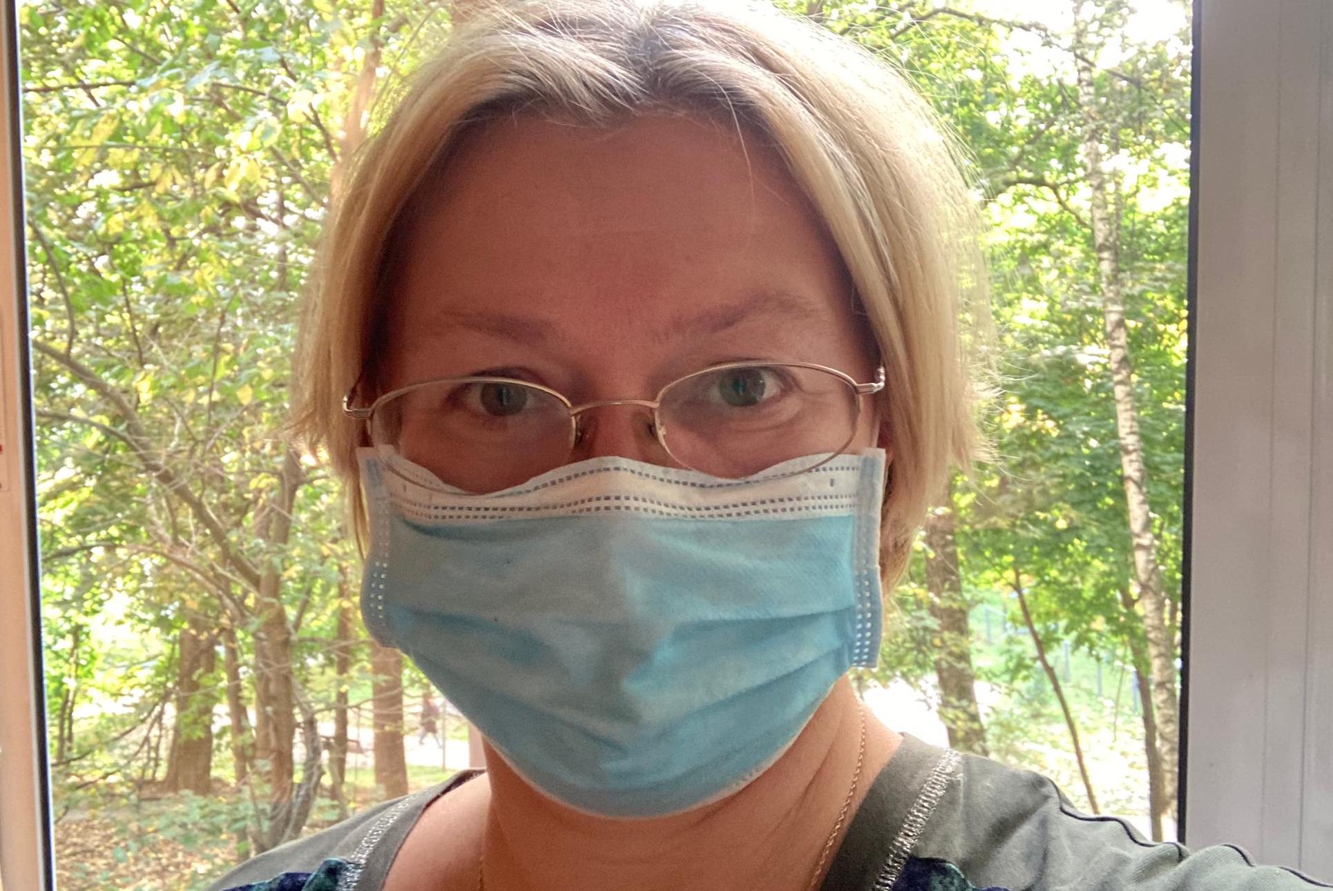 женщина в маске