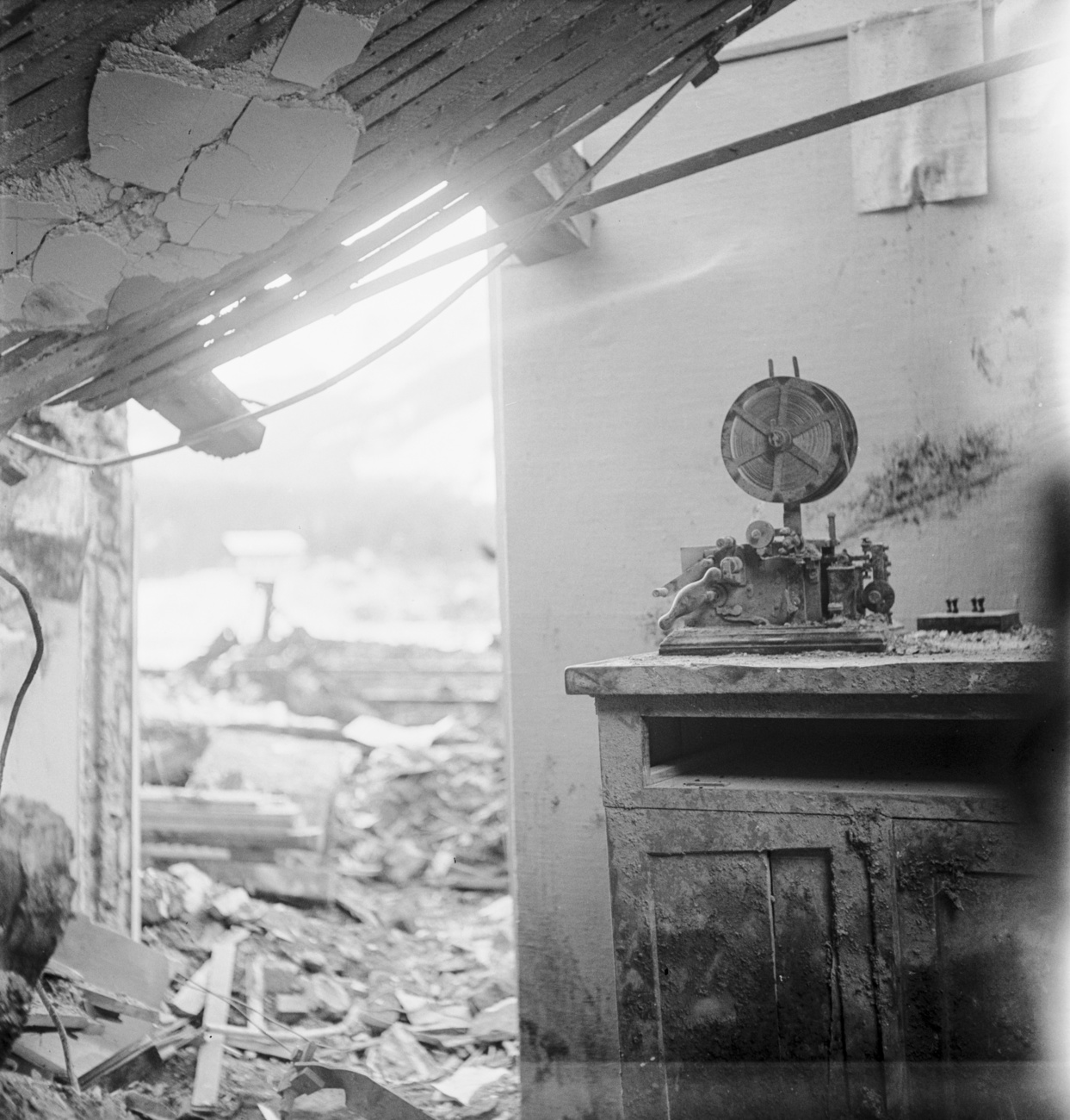 Interior da estação destruída