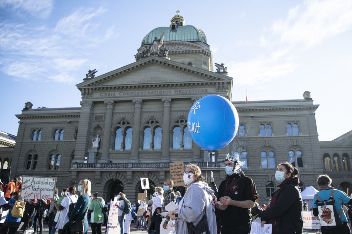 Health workers need police protection at rally - SWI swissinfo.ch