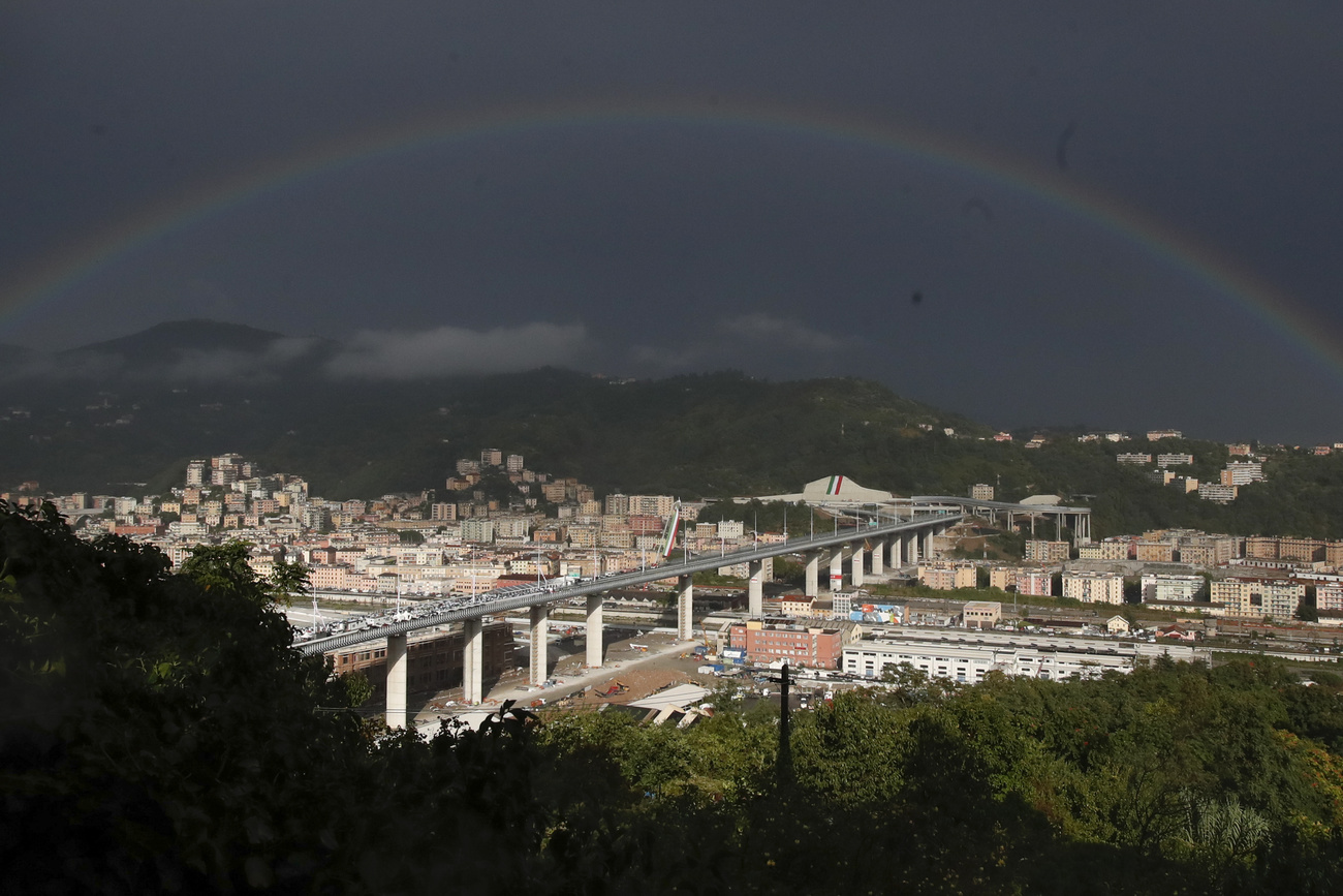 vista sul ponte san giorgio a genova