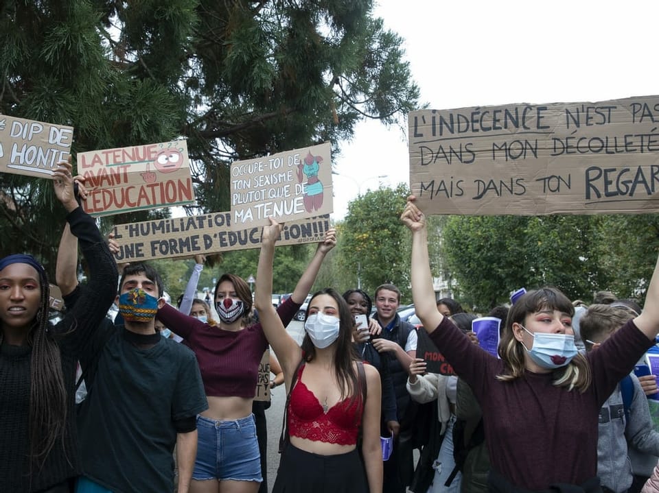 9月30日中学生们在日内瓦示威抗议