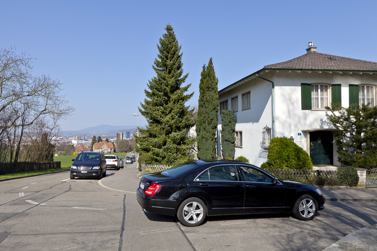 Casa monofamiliare e automobile