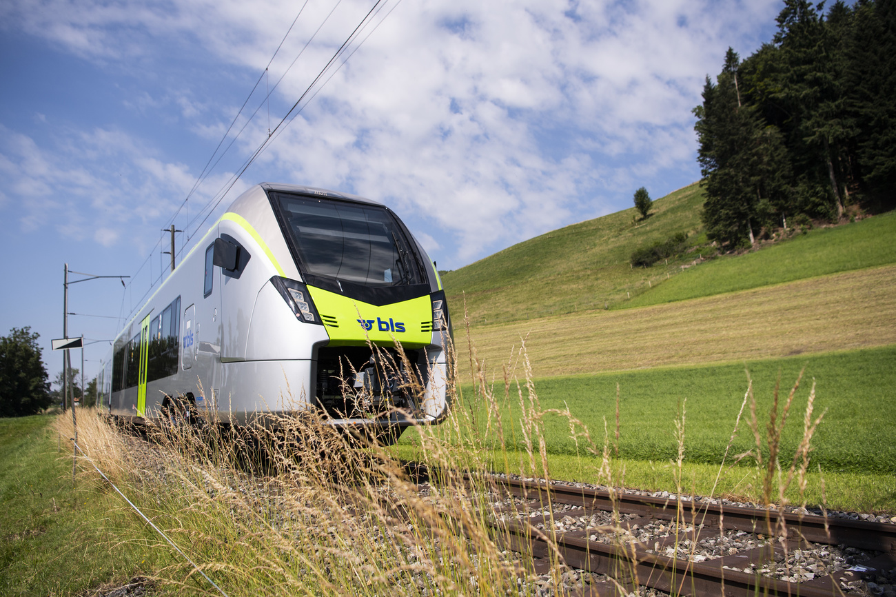 Un convoglio Flirt in esercizio nel 2020 presso la ferrovia BLS