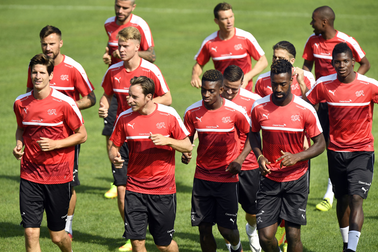 Jogadores de futebol treinando no campo
