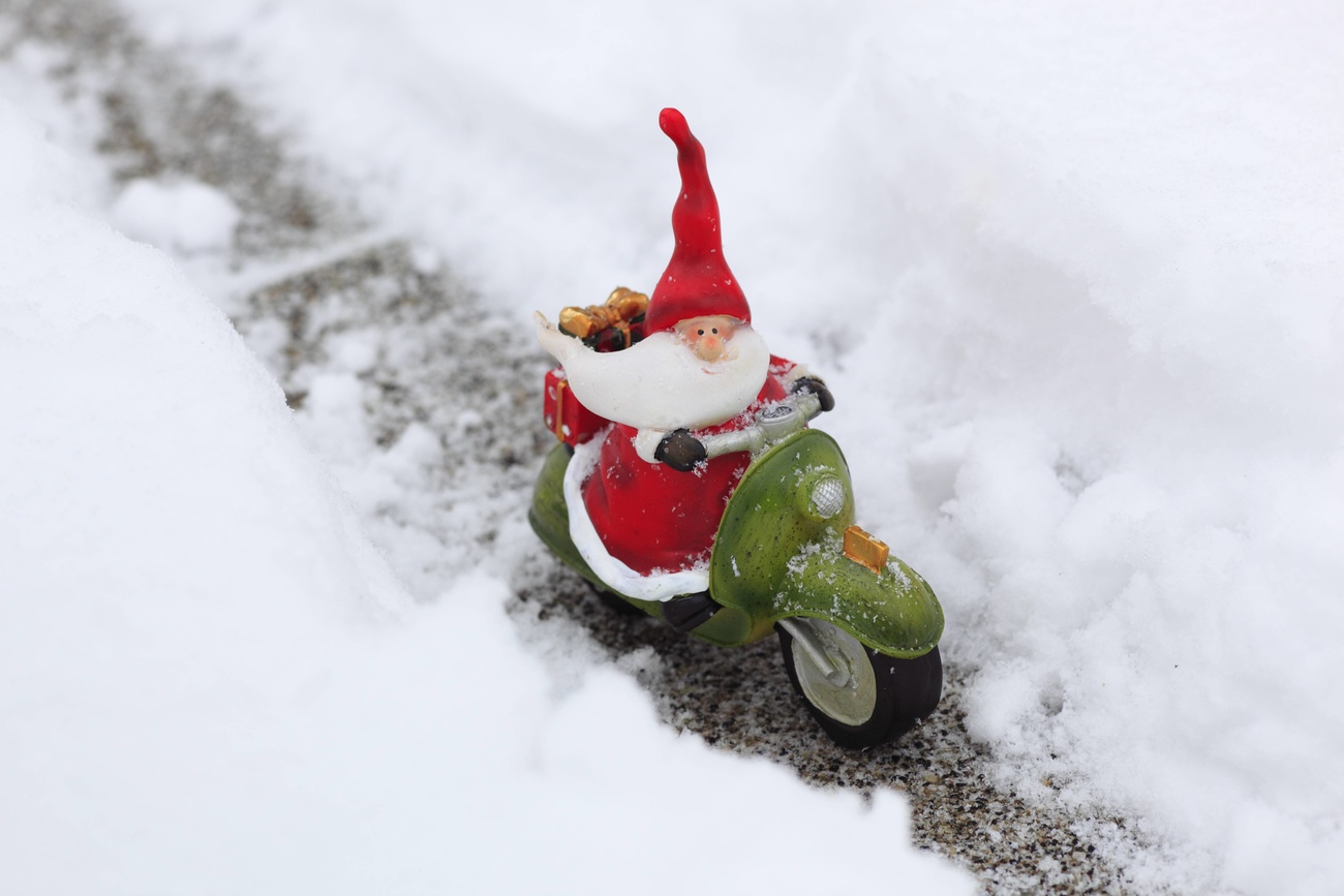 Model Santa Claus riding a moped.