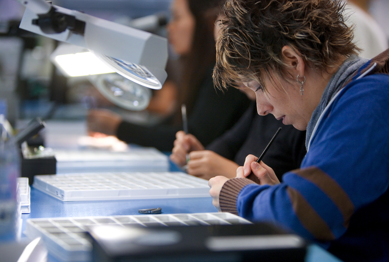 Femme dans un atelier