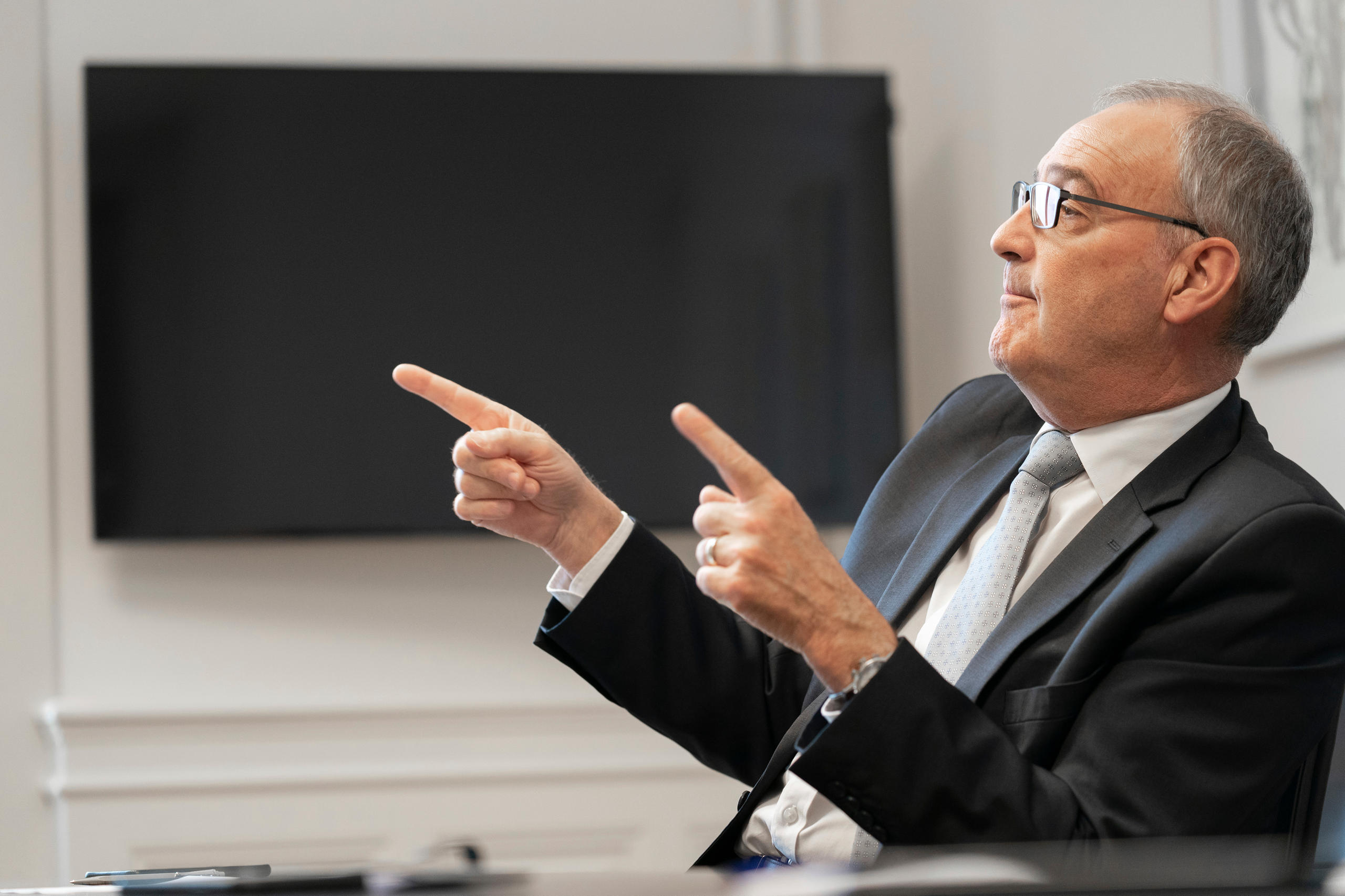 Guy Parmelin in seinem Büro.