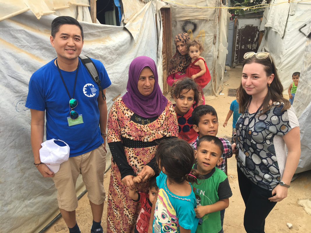 Le Suisse d origine vietnamienne Nhat Vuong au camp de réfugiés syriens de Tripoli, au Liban, en 2019.