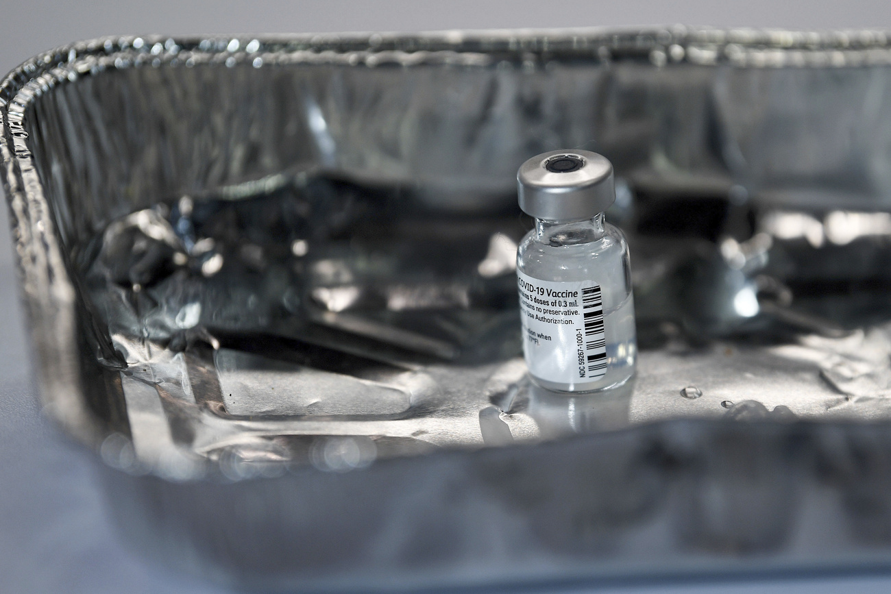 Una fialetta del vaccino della Pfizer-BioNTech