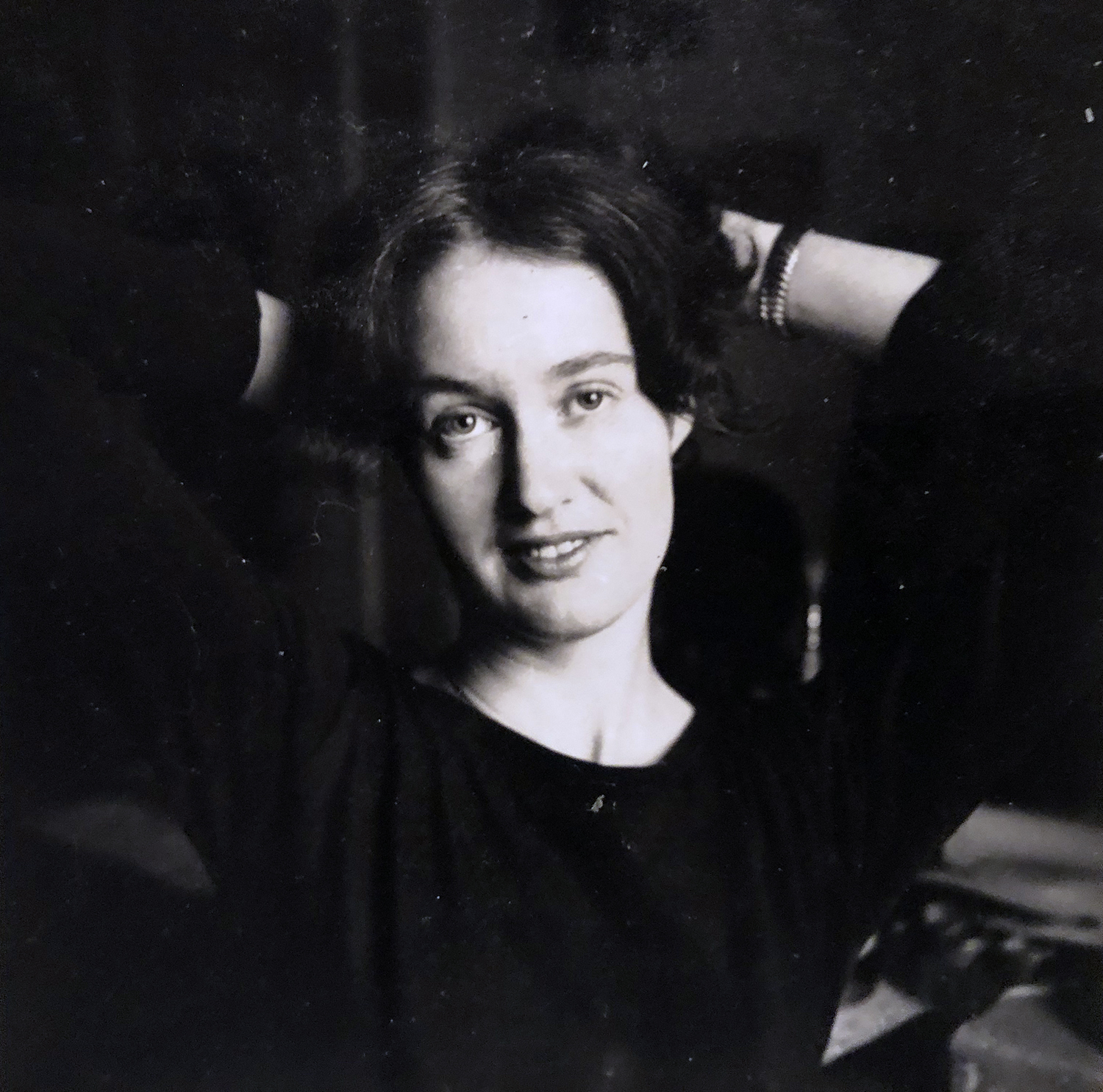 Foto antiga de mulher jovem
