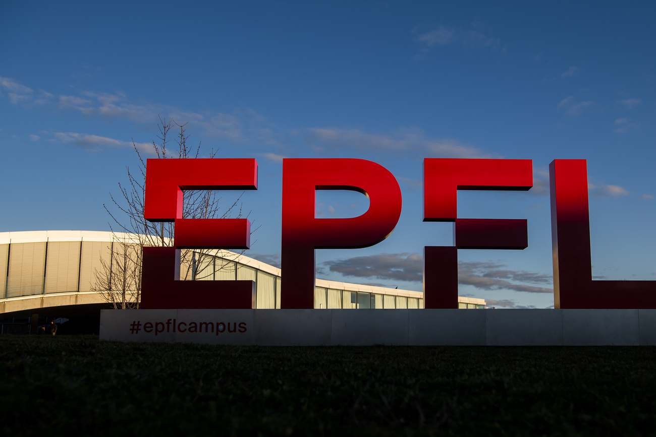EPFL logo