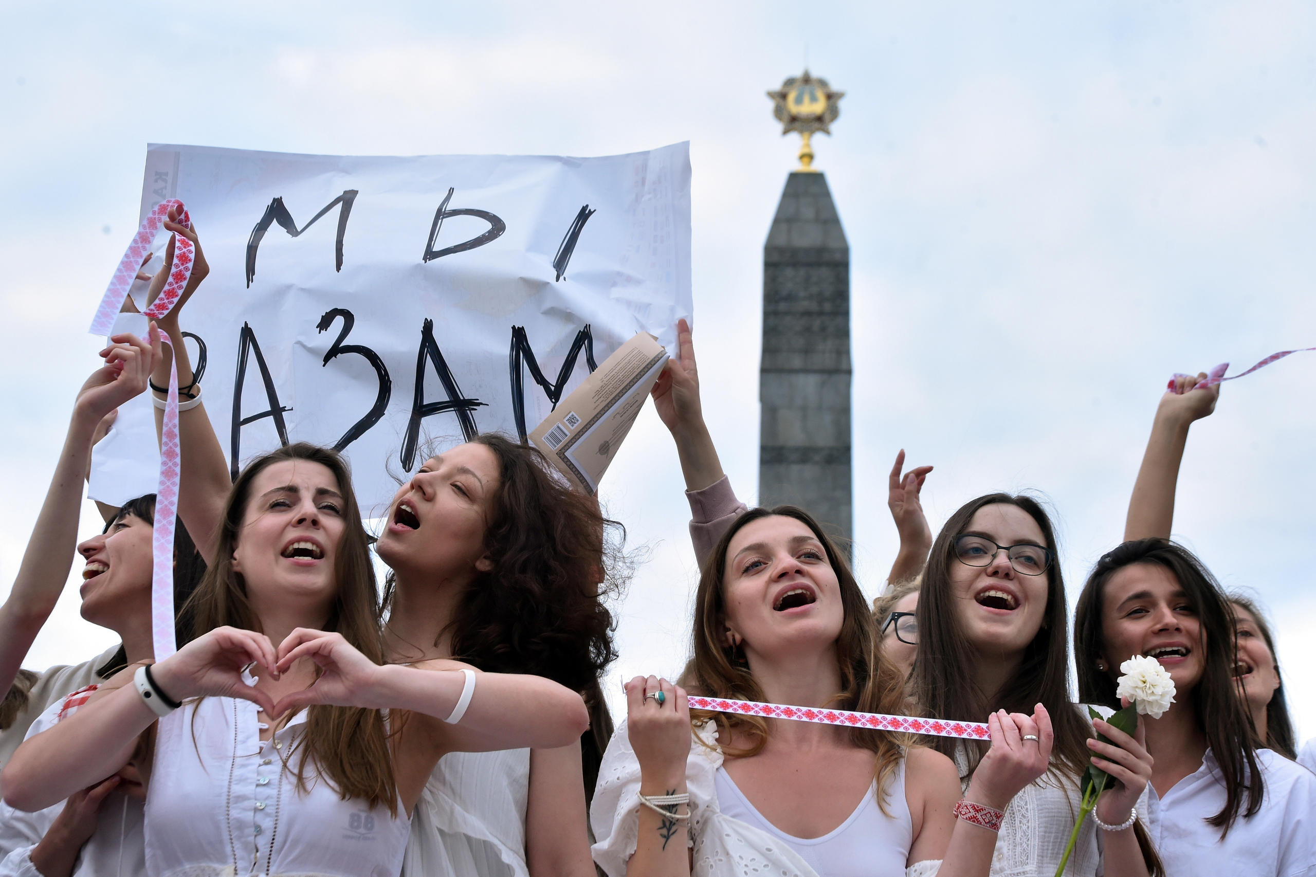 singende protestierende Frauen