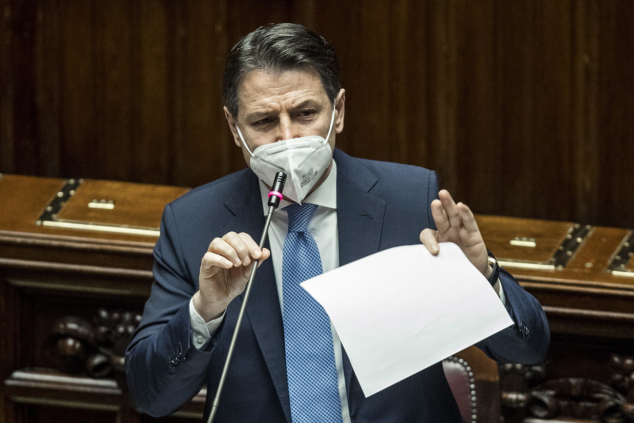 Giuseppe Conte con mascherina