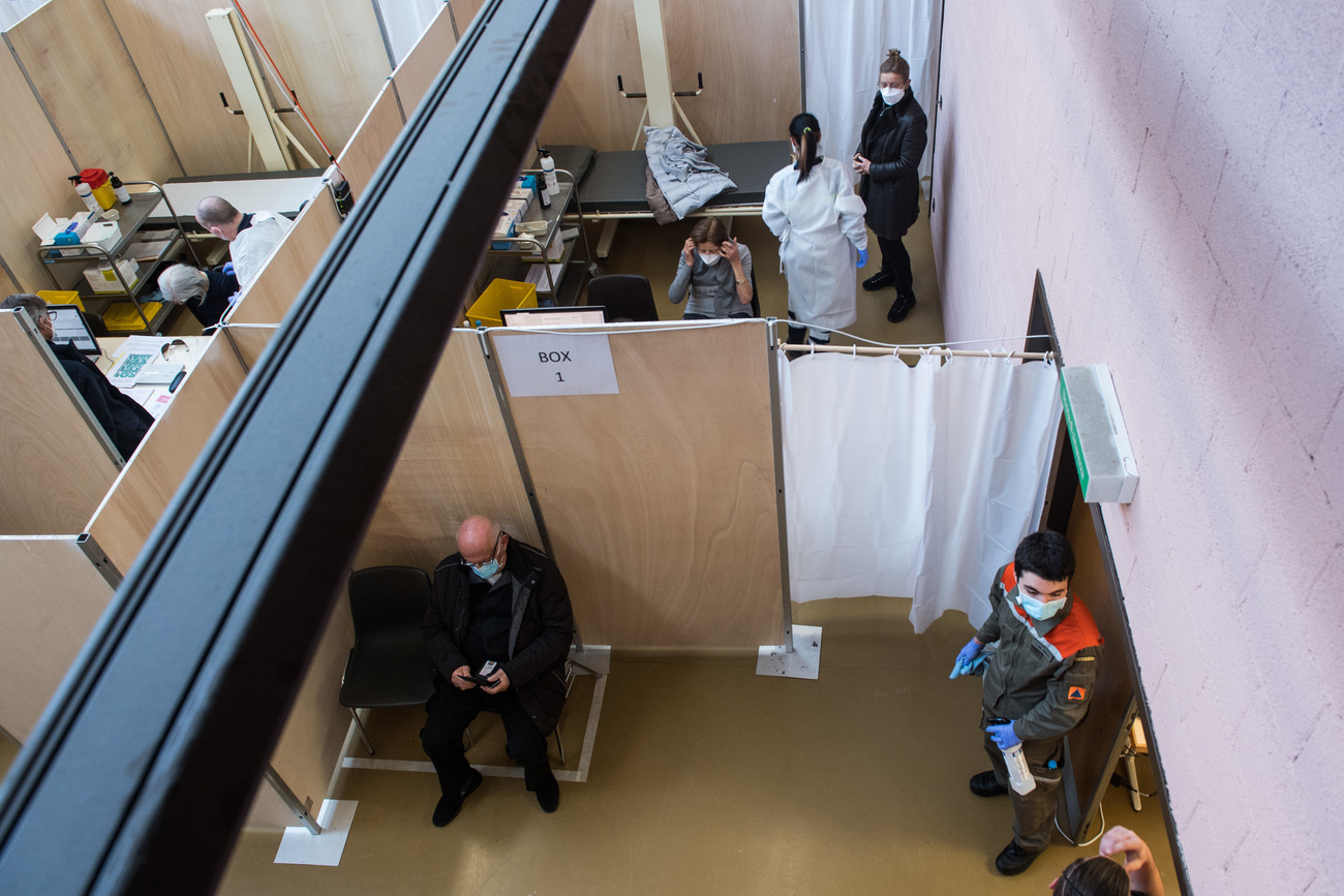 Il centro cantonale di vaccinazione a Rivera (Ticino) presso gli stabili della Protezione civile.