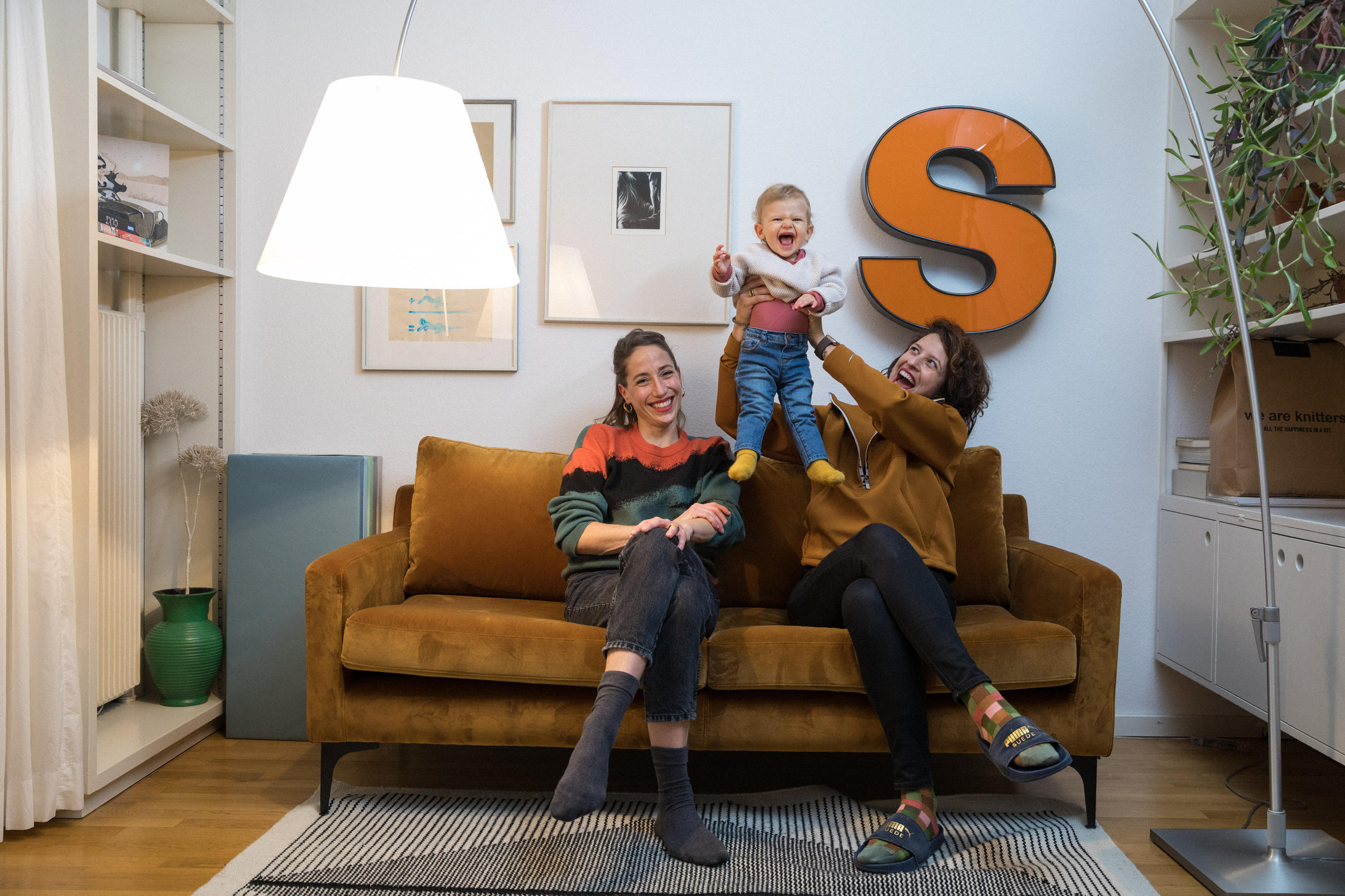 Sarah, Ambra and Simona Liechti in their living room
