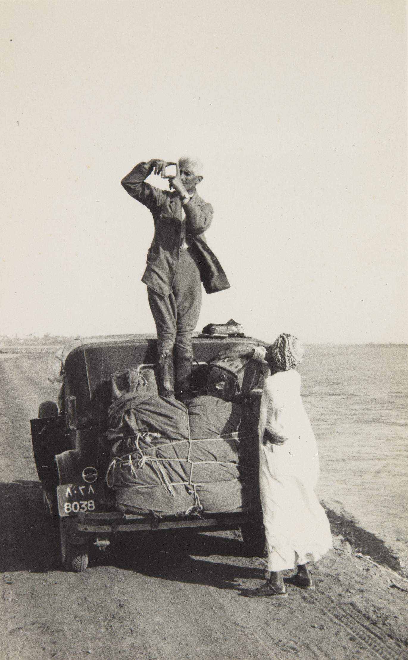 Ein Mann auf einem Auto