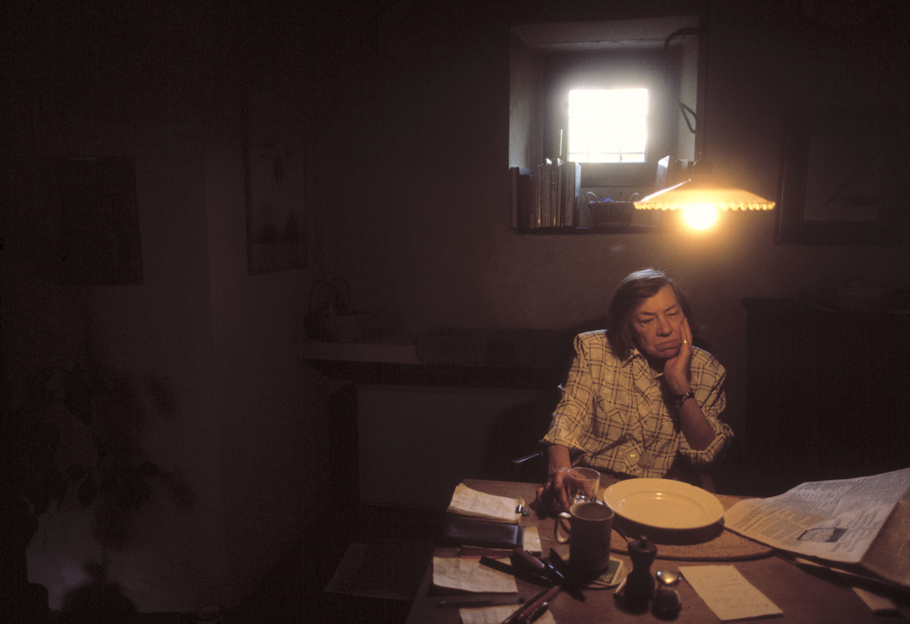 Patricia Highsmith em sua casa em Tegna