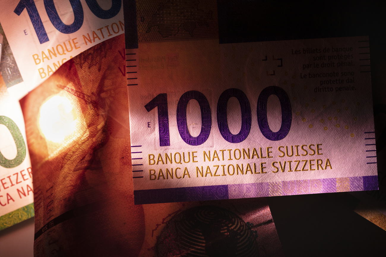 Uma nota de 1000 francos