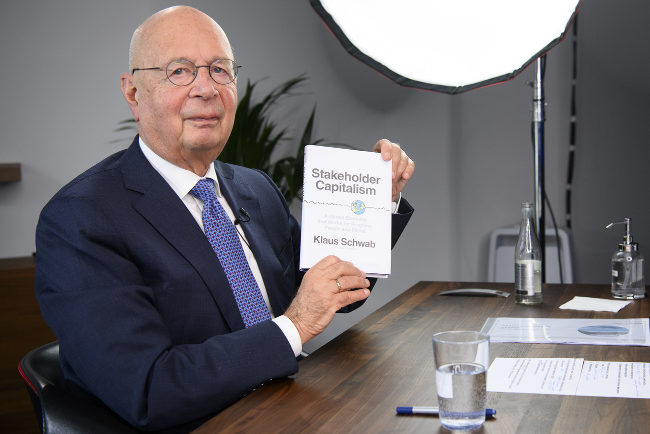 Mann mit Buch