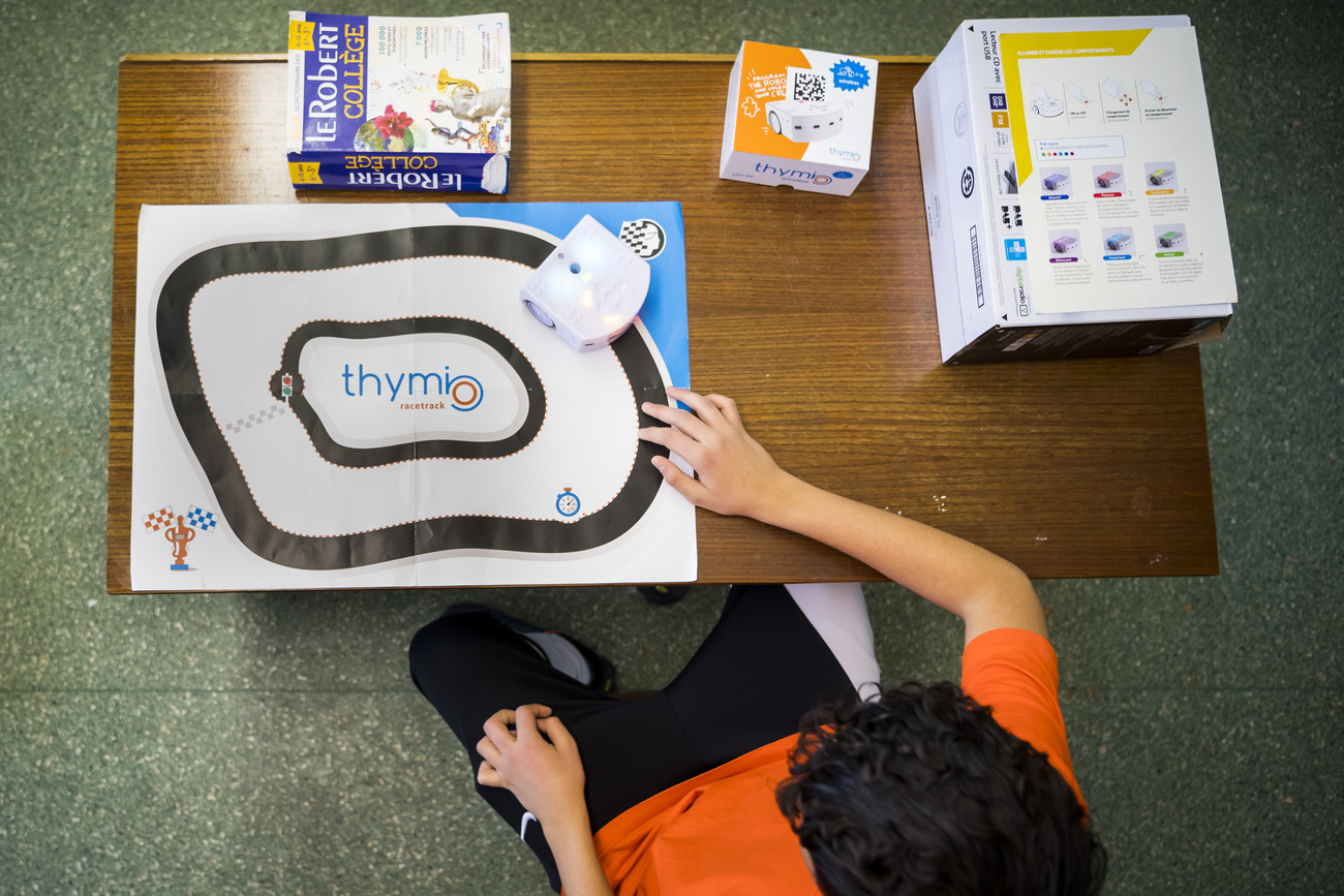 スイスのロボット「テュミオ(Thymio)」