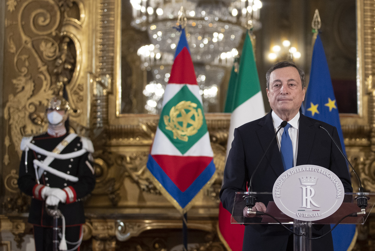 Mario Draghi davanti alla stampa dopo il colloquio con Sergio Mattarella.