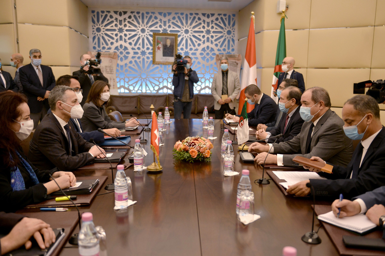 Swiss and Algerian government delegations at a table